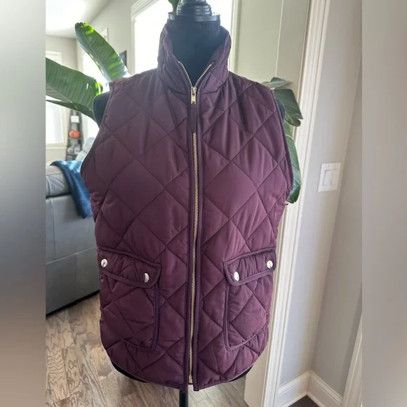 Thread & Supply Maroon Quilted Puffer Vest Gold Button/Zipper Women Size Medium - Picture 3 of 10